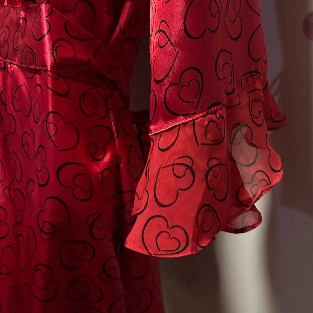 ✨❤️Morgan Taylor Red Velvet Wrap Robe with Ruffled Cuffs✨❤️ - Picture 9 of 16